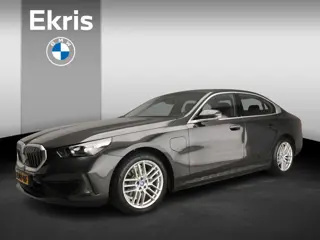 BMW 5 Serie Sedan 530e | LED | HUD | Sportstoelen | Chrome line | Stoelverwarming | Keyles go | DAB 