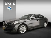 BMW 5 Serie Sedan 530e | LED | HUD | Sportstoelen | Chrome line | Stoelverwarming | Keyles go | DAB 