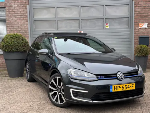 Volkswagen Golf 1.4 TSI GTE Panorama/ Apple Carplay
