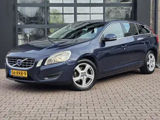 Volvo V60 1.6 T3 Momentum | Navi | Trekhaak | All-seasons | PDC | Cruise | Getint glas |