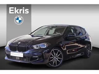 BMW 1 Serie 118i | M Sport | Carbonschwarz metallic | M Sportstoelen Alcantara | 19" M Dubbelspaak |