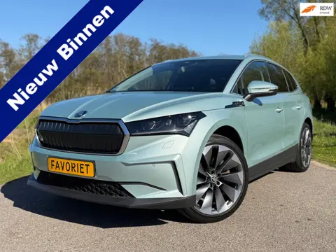 Skoda Enyaq iV 80 First Edition High / BTW Auto / Stoelverwarming voor + achter / Camera / Trekhaak 