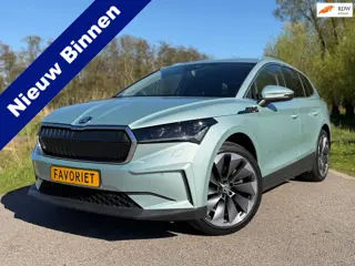 Skoda Enyaq iV 80 First Edition High / BTW Auto / Stoelverwarming voor + achter / Camera / Trekhaak 