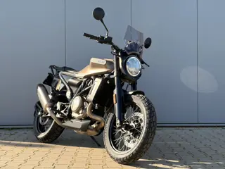 2020 Husqvarna Svartpilen 701 75pk ABS TC - Quicksh. - Akra!