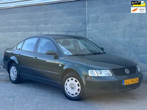 Volkswagen Passat 1.9 TDI Trendline | 2e Eigenaar | Trekhaak | KM: 874.942 | Airco | Radio | Boekjes