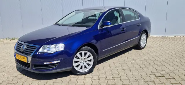 VOLKSWAGEN PASSAT 2.0 FSI  Clima  keurige staat  ,    Yongtimer !!