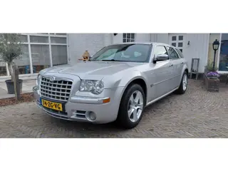 Chrysler 300C Touring 3.0 V6 CRD Automaat,NL Auto, keurige en zeer fijne auto met een nieuwe APK bij