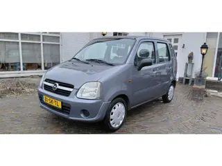 Opel Agila 1.2-16V Essentia van 2e eigenaar , APK tot 21-12-26 en 2445 km geleden grote beurt gehad 