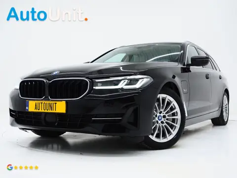BMW 5 Serie Touring 530e xDrive | LED Grille | Trekhaak | Leder | Adaptive Cruise | HUD | Keyless | 