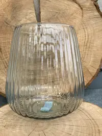 VAAS VAN GERECYCLED GERIBBELD GLAS 18 cm hoog NIEUW
