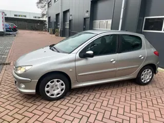 Peugeot 206 RIJKAAR/1e eig /HISTORY/BEURT/NAP/AIRCO/5drs//DIREKT MEE