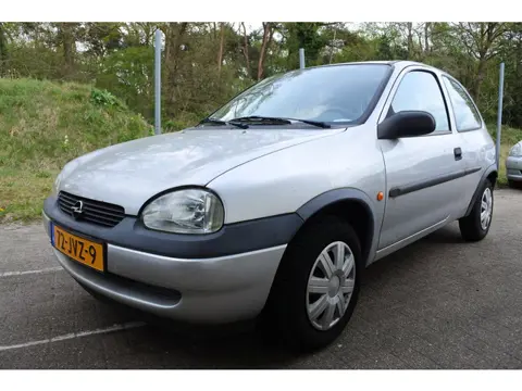 Opel Corsa 1.2i-16V Strada nw apk 13-4-2027 stuurbekr. 148 dkm