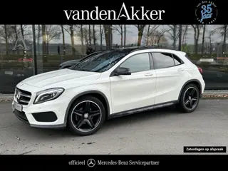 Mercedes-Benz GLA 180 AMG // Panoramadak // Nightpakket // 19" Velgen // Navigatie // Bi-Xenon // Cr