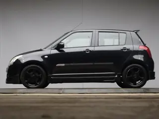 Suzuki Swift 1.5 Exclusive Sport (APPLE CARPLAY,GROOT NAVI,AIRCO,BLACK EDITION,BLUETOOTH,SPOILER,SPO