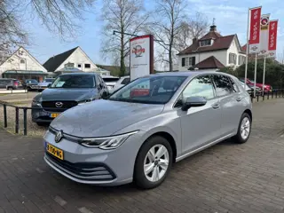 VOLKSWAGEN GOLF 1.0 TSI LIFE / NAVI / CARPLAY / DIGI COCKPIT / DAB / CAMERA / SFEERVERLICHTING