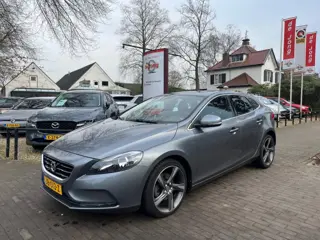 VOLVO V40 2.0 T2 MOMENTUM / NAVI / CRUISE CTR. / TREKHAAK / PDC / AIRCO-ECC