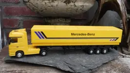 Schaal model van mercedes actros. 1