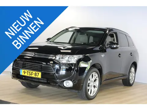 Mitsubishi Outlander 2.0 PHEV Instyle | Schuif- kanteldak | Trekhaak | Leer