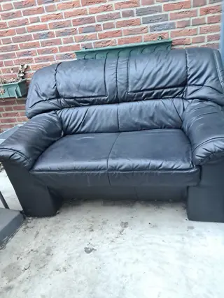 2 persoons bank Skai in lederverf zwart - Gratis af te halen!