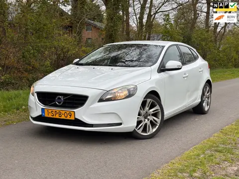 Volvo V40 1.6 D2 Kinetic | Cruise + Navi Nu € 3.250,- !!!