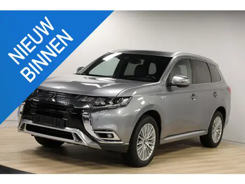 Mitsubishi Outlander 2.4 PHEV Instyle | Schuif- kanteldak | Leer | Trekhaak