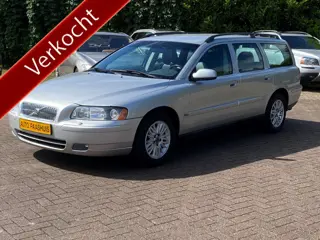 Volvo V70 2.4 140 pk. Momentum (bj 2004)