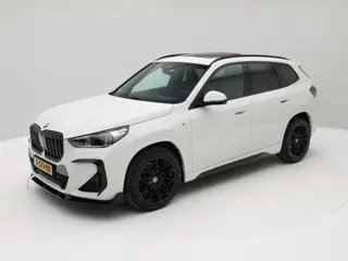 BMW X1 sDrive18i M Sport Nieuwe type! / Panorama / Leder / HarmanKardon / Luxe!
