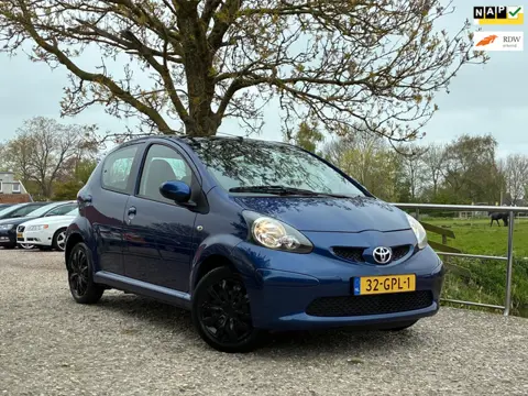 Toyota Aygo 1.0-12V + | 5-Deurs + 16-04-2027 apk nu € 2.975,-!!!
