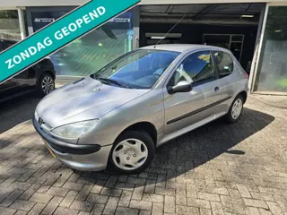 Peugeot 206 1.4 XT | AUTOMAAT | 12MND GARANTIE | NW APK | ELEC RAMEN|