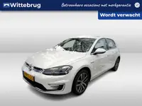Volkswagen e-Golf E-DITION / Navigatie / LED / Digital cockpit / LM 17 inch / Parkeersensoren