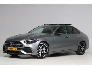 Mercedes-Benz C-klasse 180 AMG Line Night Pakket Magno Grey | panoramadak | laser led | elek. stoele