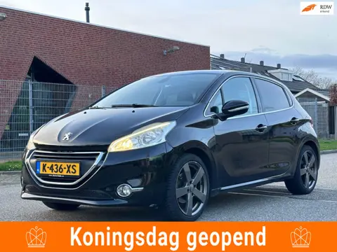 Peugeot 208 1.2 VTi Allure 5DR*Navigatie*Panoramadak*Stoelverwarming*Cruise*Clima*LM velgen*Parkeers