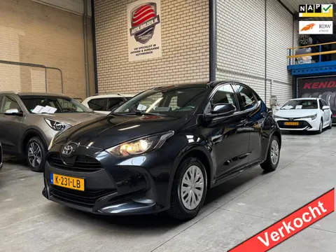 Toyota Yaris 1.5 VVT-i ACTIVE NL AUTO NAP NW MODEL BENZINE 6 BAK APPLE / ANDROID / CAMERA CRUISE!!
