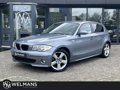 BMW 1-serie 120i Executive Aut6 | 17 inch | Sportstoelen | Stoelverwarming