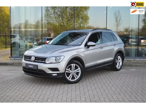 Volkswagen Tiguan 1.5 TSI ACT Comfortline | Trekhaak | Automaat | LED | Camera | Navi | Massage-stoe
