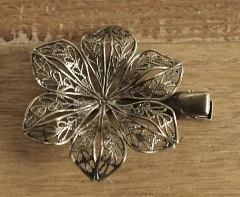 Haarschuifje " Bloem " koper kleurig