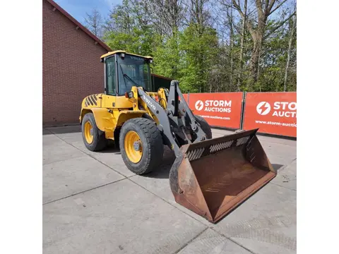 Volvo L45 shovel