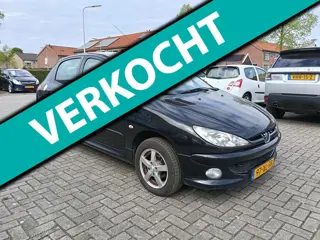 Peugeot 206 1.4 Forever 5 Deurs met Airco en nieuwe Apk