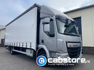 DAF LF 220 FA 4x2 Euro 6 - Bouwjaar 2014 - Schuifzeilen laadbak - Laadklep - Km 260.261 - Handgescha