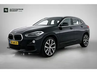 BMW X2 SDrive18i Executive Edition Automaat (NAVIGATIE, TREKHAAK AFNEEMBAAR, CAMERA, STOELVERWARMING