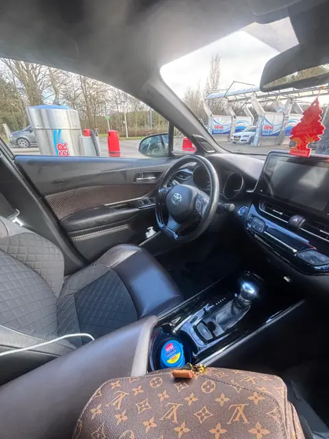 Toyota CHR executive wit parelmoer