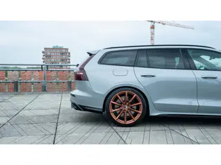 Volvo V60 T6 Plug-in hybrid AWD Plus Dark / Custom made Black Sheep uitvoering / 20" Heico matt Bron