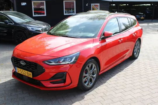 FORD FOCUS 1.0 EcoBoost ST Line X - Panoramadak - trekhaak - Navi groot 