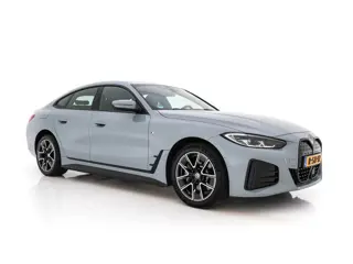 BMW i4 eDrive40 84 kWh M-Sport *M50 JAHRE* [ 3-Fase-11 kW ] {SOH-96%} (INCL-BTW) *LEATHER-ALCANTARA 