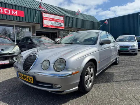 Jaguar S-type 3.0 V6 Executive. Wegens inruil verkregen en zo weer weg!
