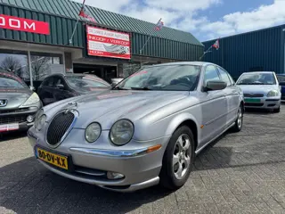 Jaguar S-type 3.0 V6 Executive. Wegens inruil verkregen en zo weer weg!