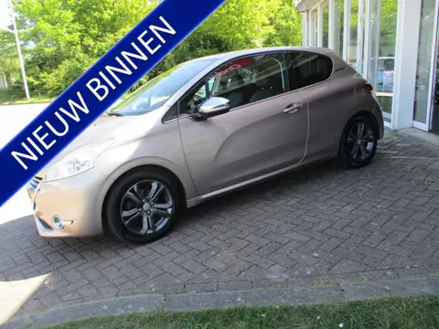 Peugeot 208 1.6 VTi Allure Keurige Auto! Full options!