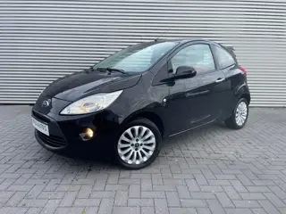 Ford Ka 1.2 Titanium met panoramadak ( nw apk )