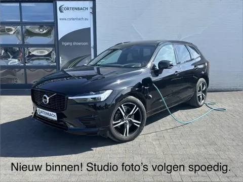 Volvo XC60 2.0 T8 Plug-in hybrid AWD R-Design | Luchtvering | Zwenkbare trekhaak | Panorama dak | Me