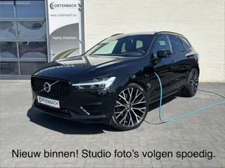 Volvo XC60 2.0 T8 Plug-in hybrid AWD R-Design | Luchtvering | Zwenkbare trekhaak | Panorama dak | Me